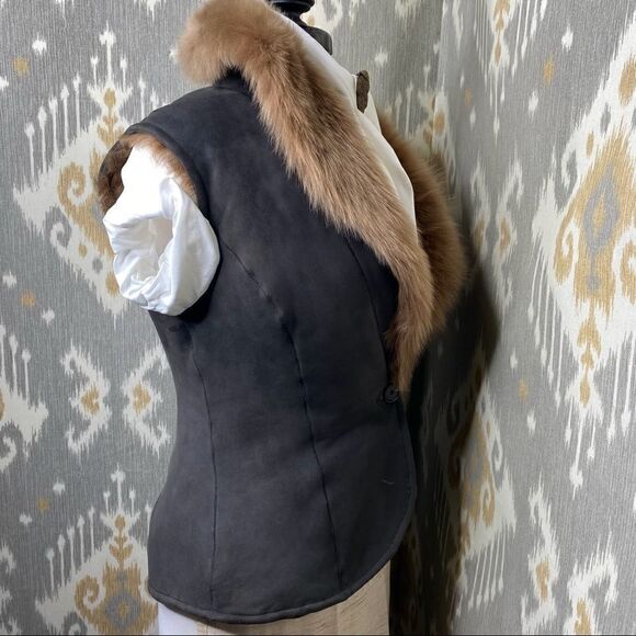 Ralph Lauren Collection Brown & Tan Shearling Contoured Sleeveless Gilet - Picture 14 of 16